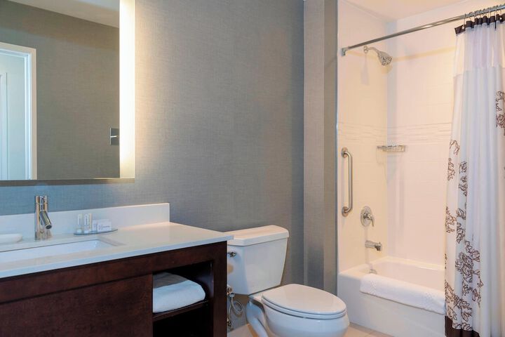 Residence Inn Akron South / Green