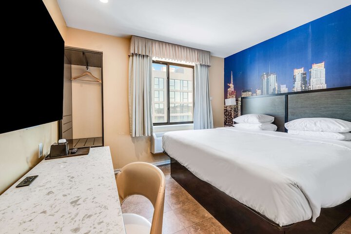 Room 17 of 19