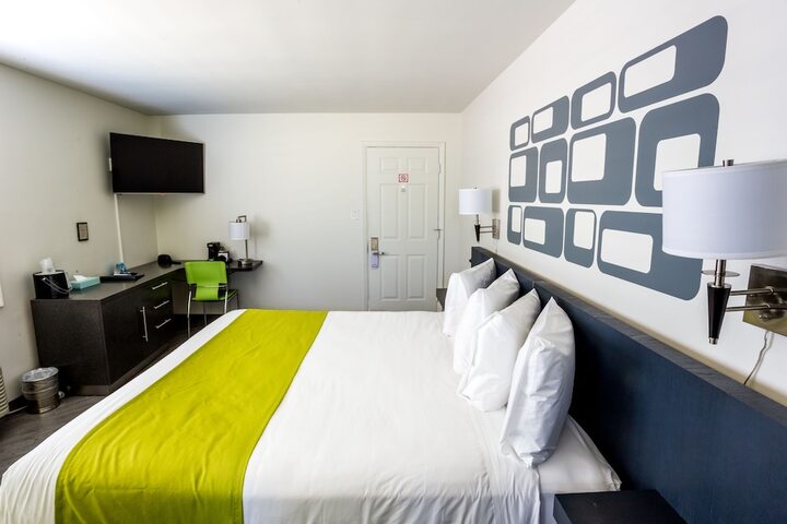 Room 9 of 32