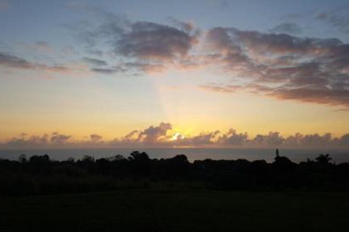 Puumoi Pink House and Sunrise Studio