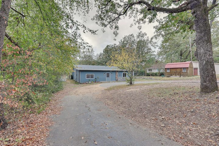 Spacious Hot Springs Lakehouse on Lake Hamilton!