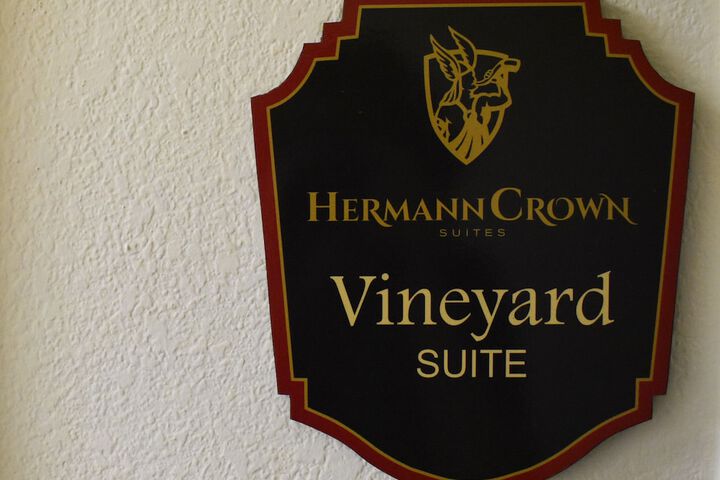 Hermann Crown Suites