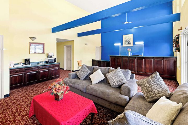 Americas Best Value Inn & Suites Mt. Pleasant