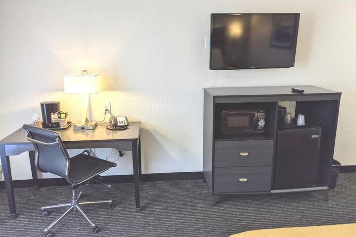Room 17 of 33