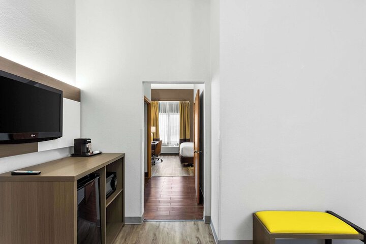 Room 17 of 39