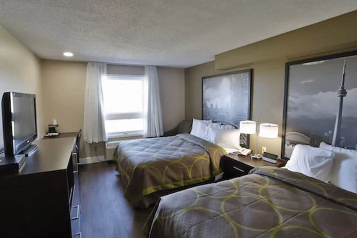 Super 8 by Wyndham Ajax / Toronto On