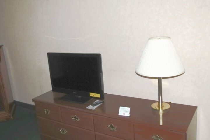 Room 8 of 11
