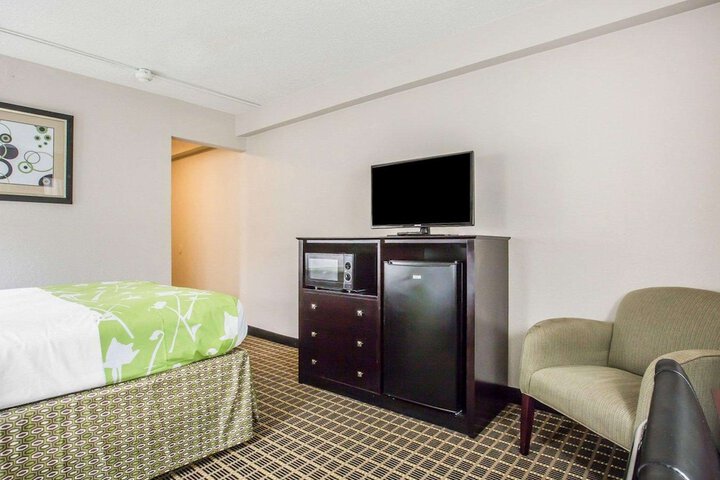 Room 11 of 26