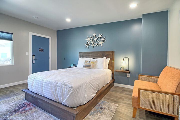 Room 8 of 11