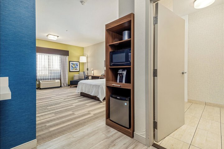 Room 284 of 348