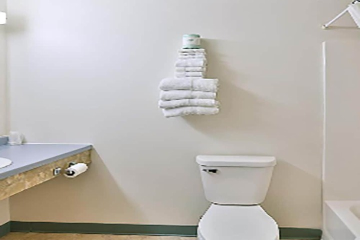Room 6 of 17