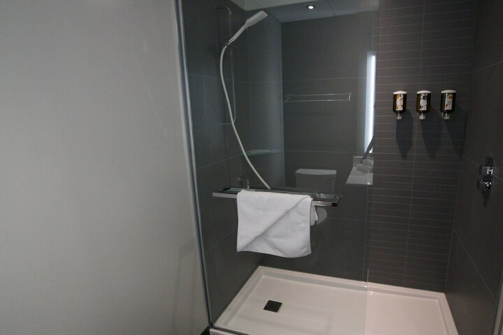 Room 44 of 107