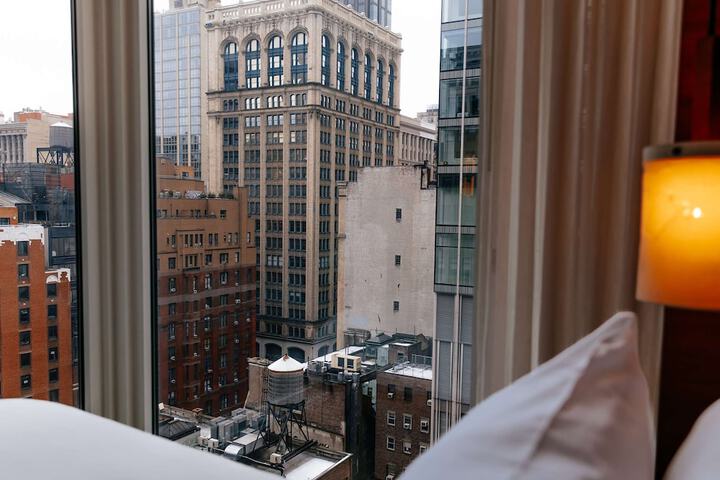 Room 27 of 106