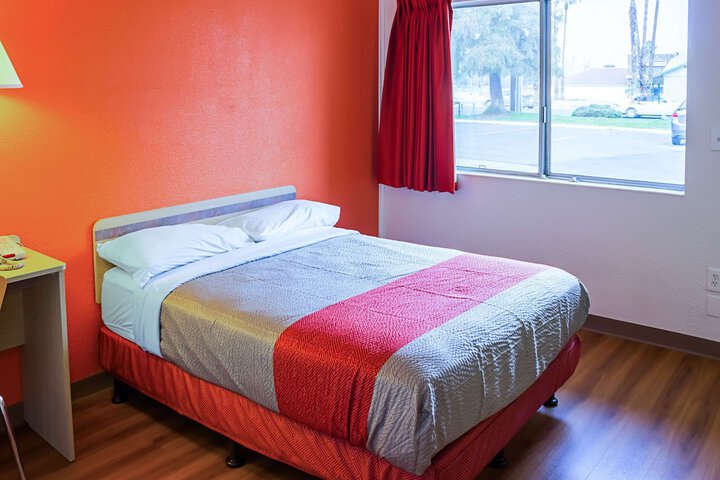 Room 27 of 35