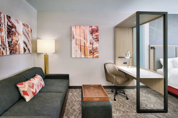 Room 17 of 32