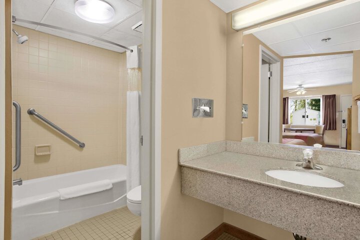 Room 18 of 30