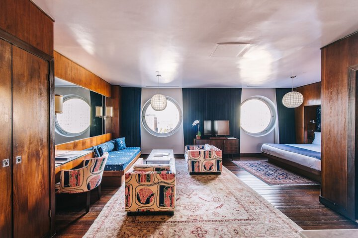 Room 15 of 34
