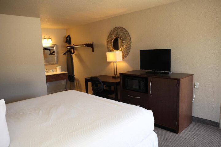 Room 8 of 30