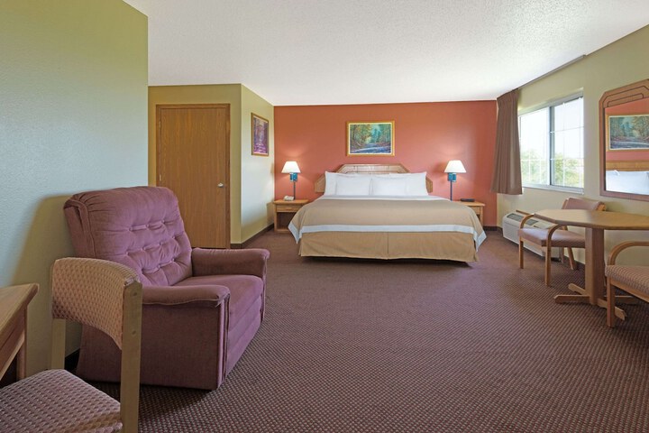 Days Inn by Wyndham Cameron