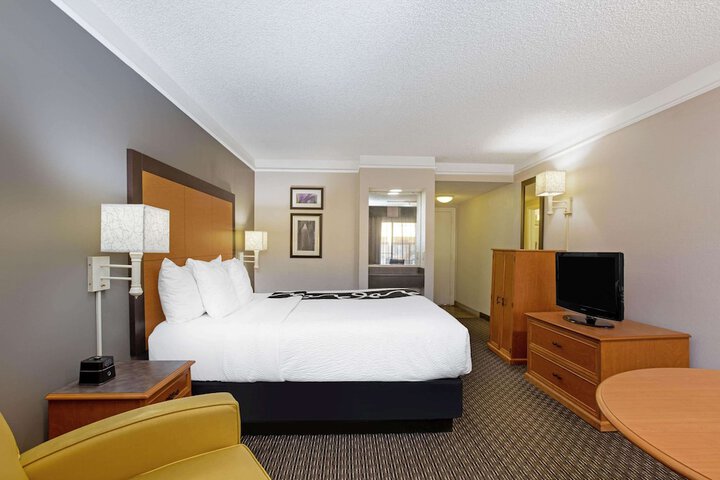 Room 21 of 35