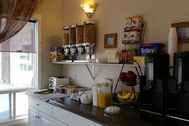 Breakfast/Coffee Service 23 of 31
