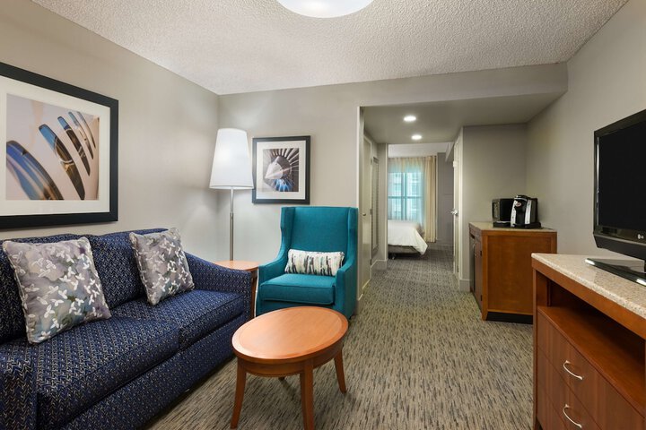 Room 9 of 37