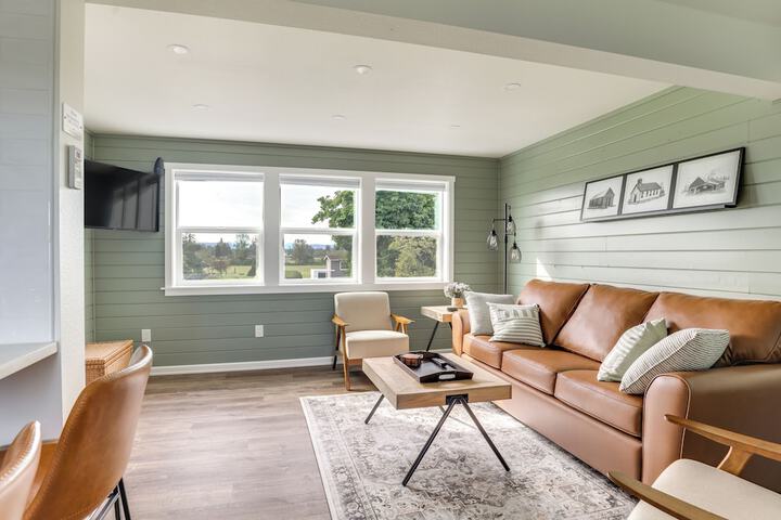 Idyllic Enumclaw Studio w / Mount Rainier Views