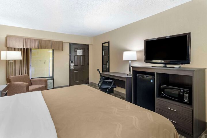 Room 10 of 32