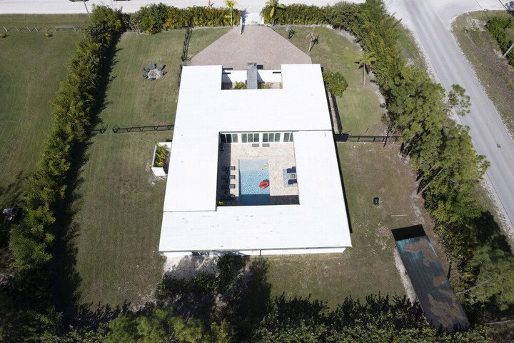 6BR Sleeps 15 Pool BBQ Firepit Games Stables More!