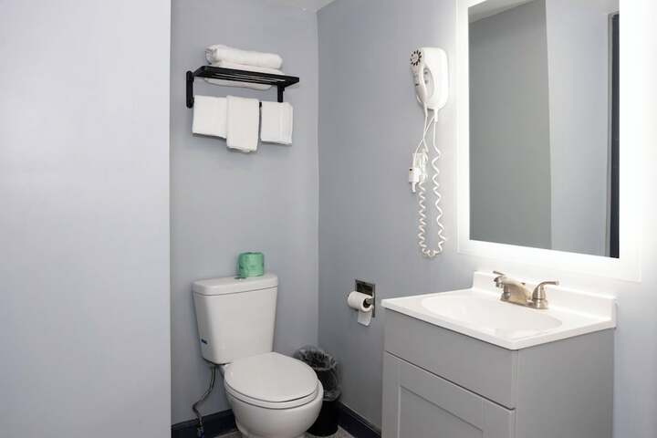 Room 4 of 9