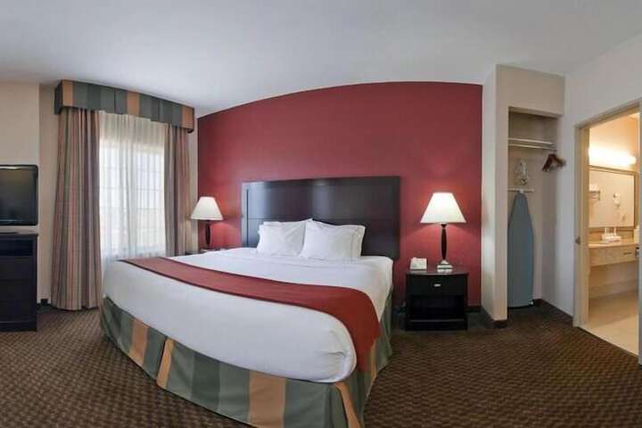 Room 17 of 27