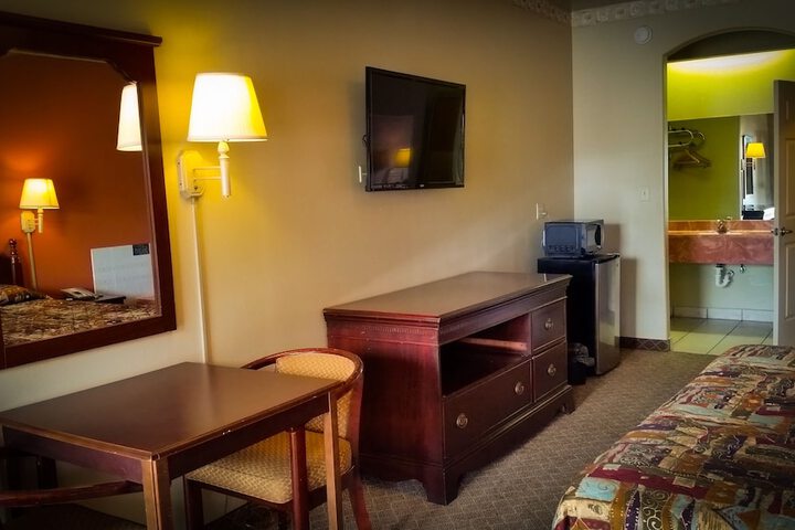 Room 11 of 29