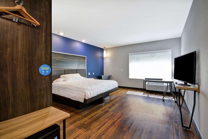 Room 17 of 36