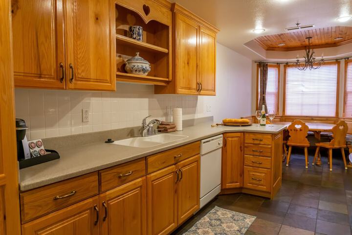 Family Vacation heated in / out Pool Tubing & Ice Skating 719 3 Bedroom Townhouse by RedAwning