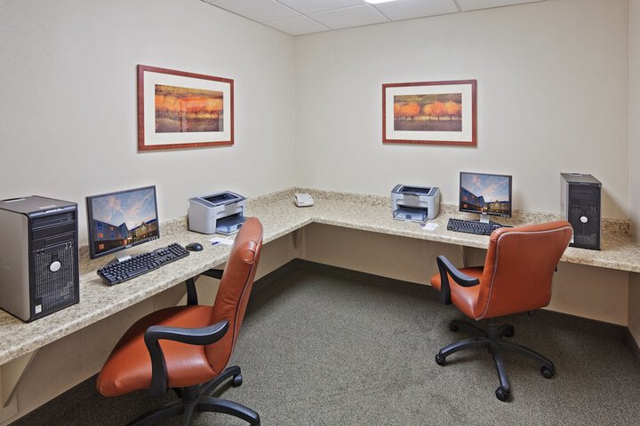 Business Center 26 of 27