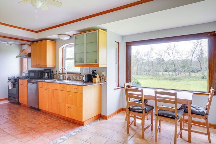 Pet-friendly New Berlin Retreat w / Patio & Yard!