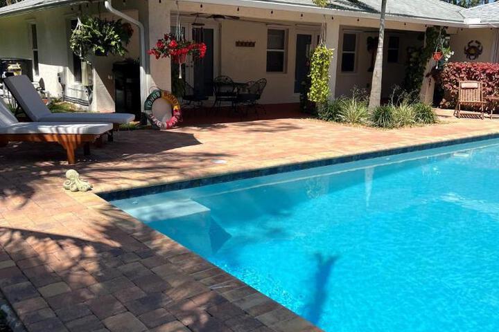 Private Tropical Paradise Guesthouse!