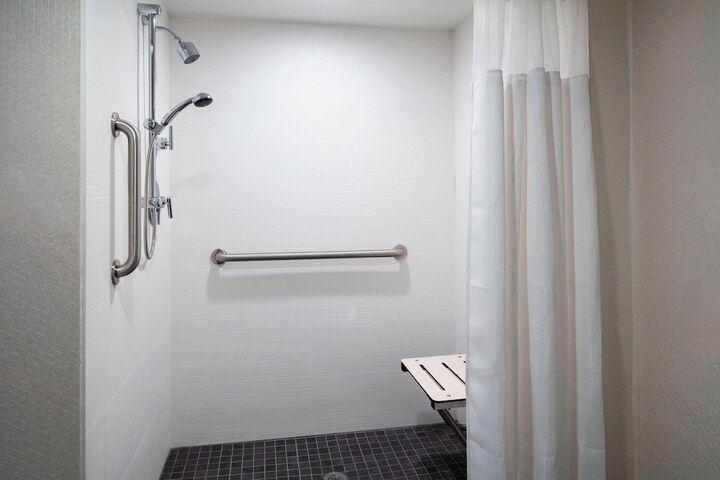 Fairfield by Marriott Inn & Suites Providence Airport Warwick