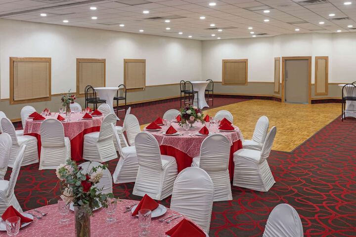 Ballroom/Hall 40 of 43