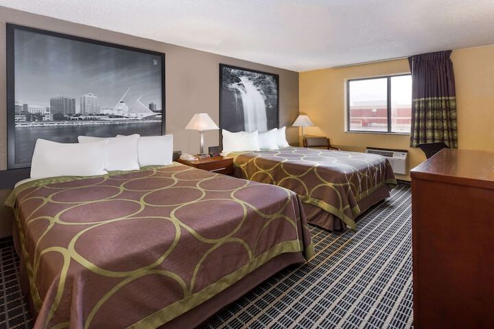 Room 9 of 17