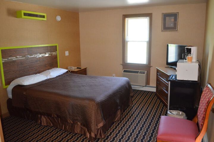 Room 10 of 12