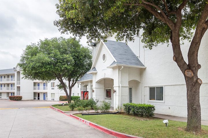 Motel 6 Grand Prairie TX - Near Six Flags Drive