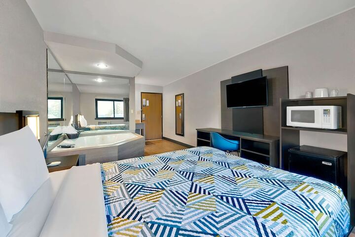 Room 12 of 27