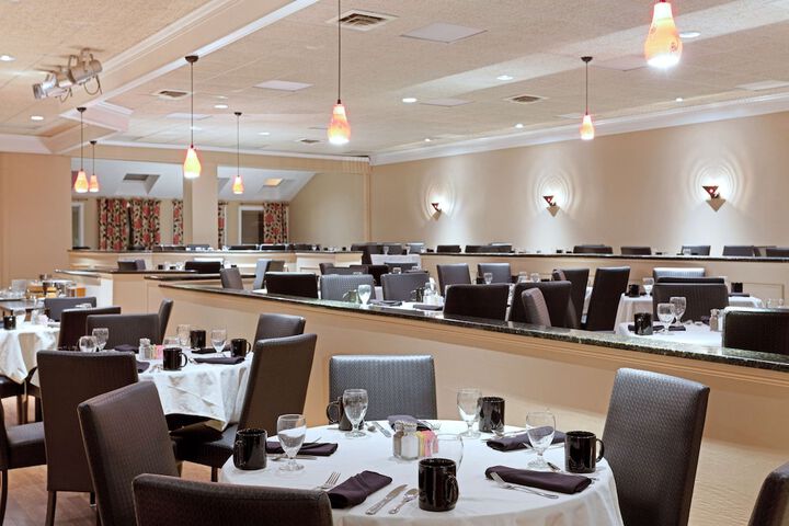 Dining 34 of 45