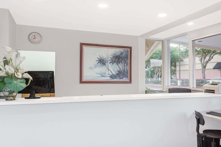 Howard Johnson by Wyndham Vero Beach / Downtown