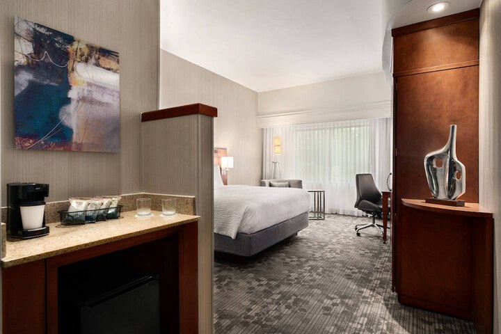 Room 19 of 38