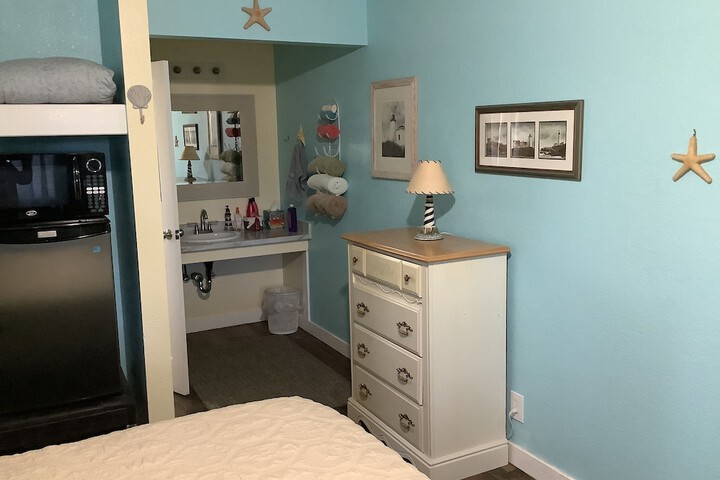 Room 73 of 200