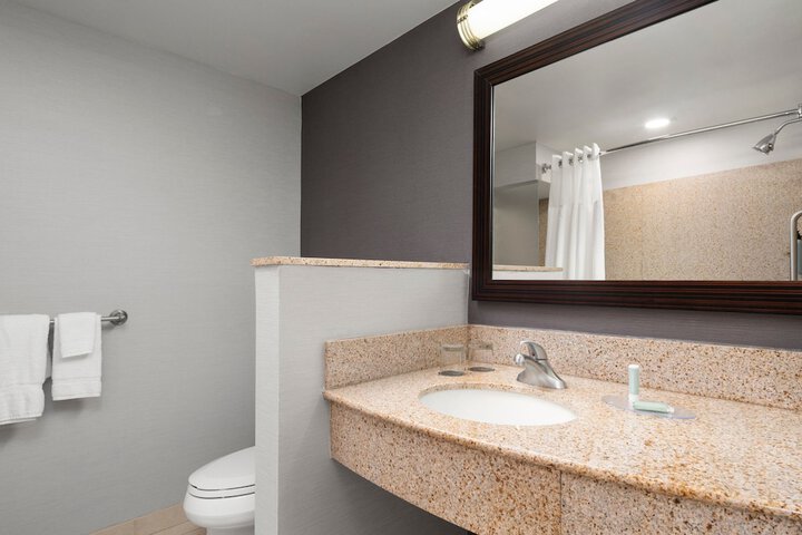 Courtyard by Marriott Richmond North