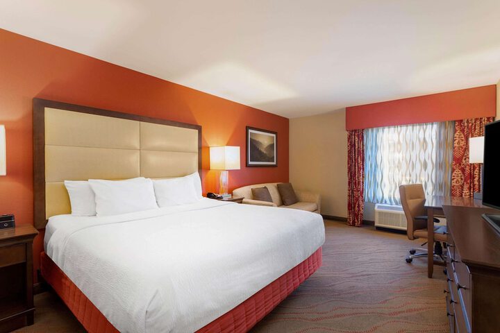 Room 35 of 62