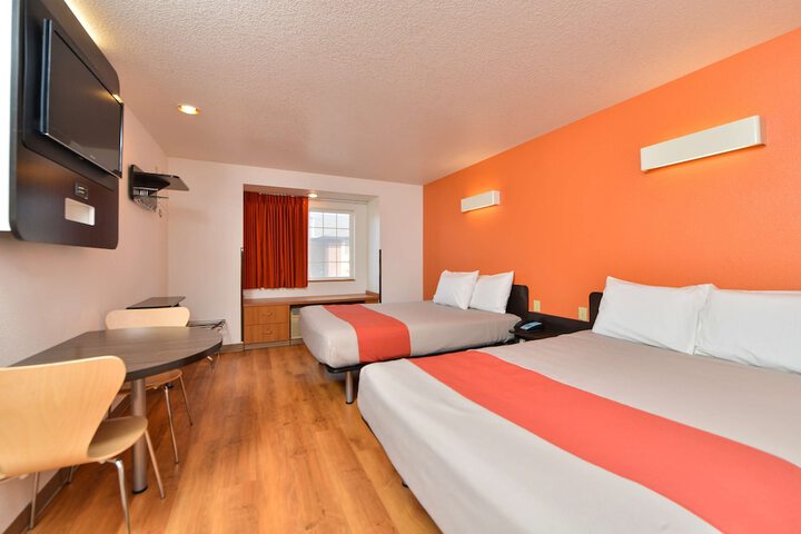 Room 13 of 26